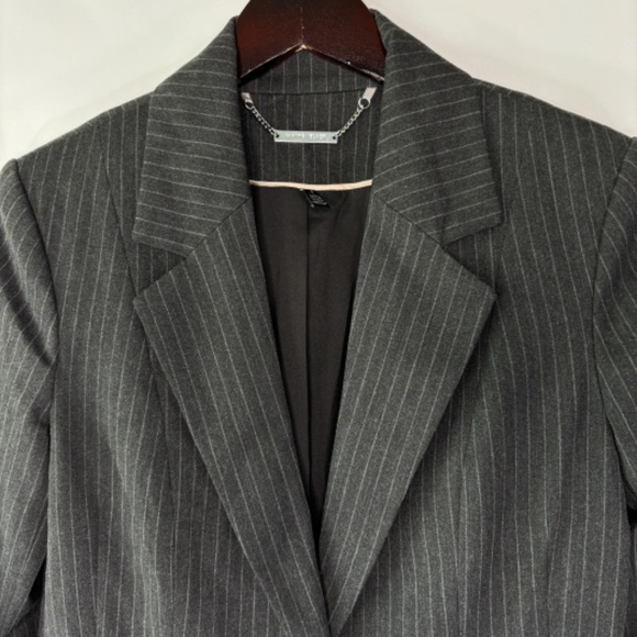 White House Black Market Women's Gray Pin Stripe Blazer Jacket Size 4 - Picture 2 of 12